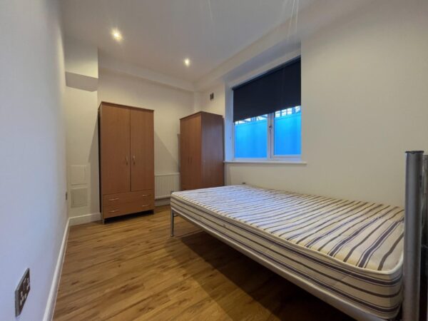 69 Kingston Road, New Malden