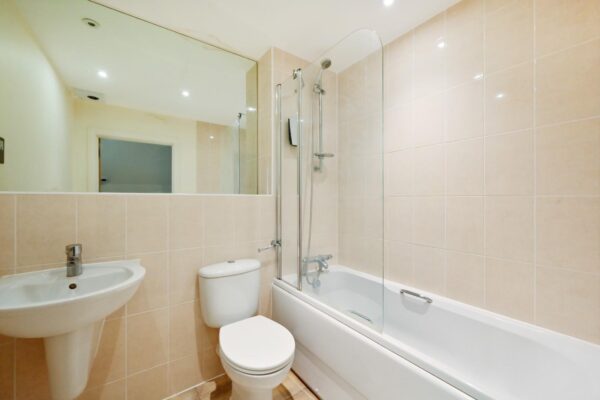 Highbury Drive, Leatherhead