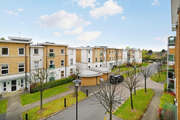 Highbury Drive, Leatherhead