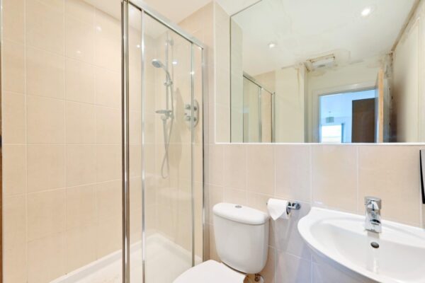 Highbury Drive, Leatherhead