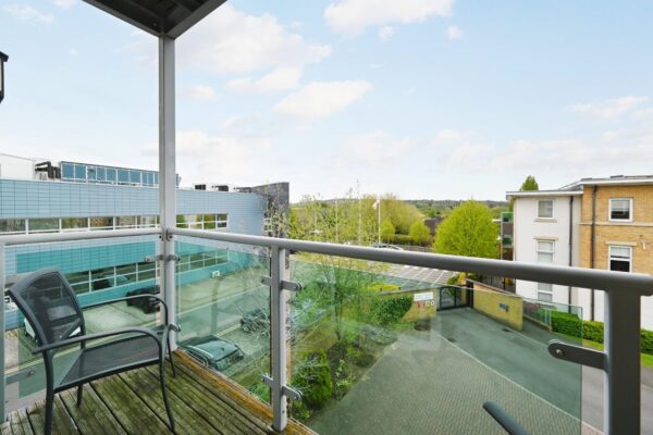 Highbury Drive, Leatherhead