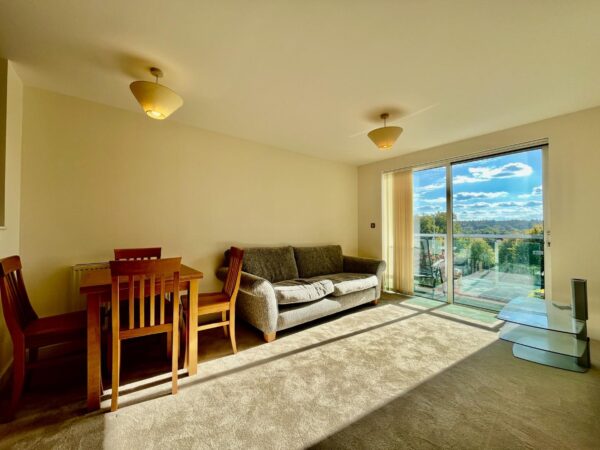 Highbury Drive, Leatherhead