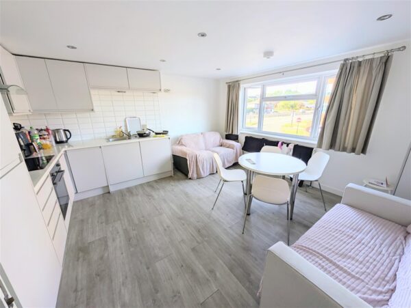 Beverley Court, Beverley Way