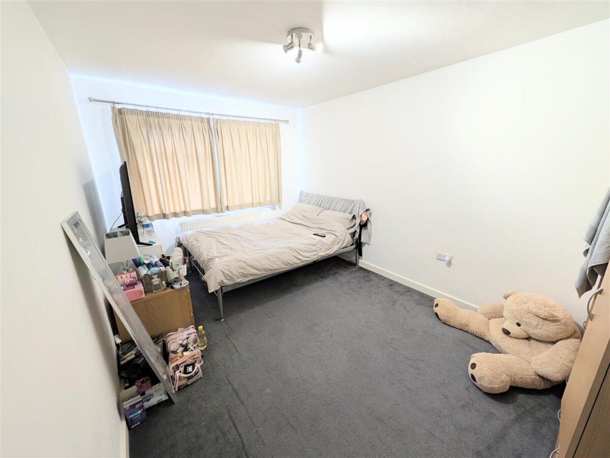 Beverley Court, Beverley Way