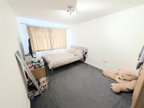 Beverley Court, Beverley Way